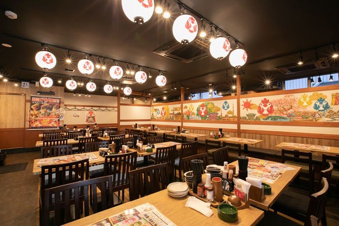 鳥メロの内観。写真はJR尼崎南口店