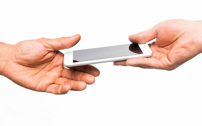 スマートフォンを借りる