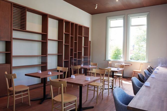 シネマネコ内のカフェ