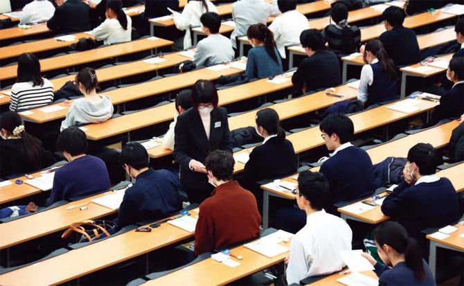 大学入学共通テストに臨む受験生