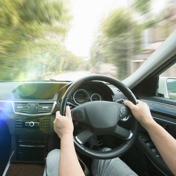 高級車に乗る人のほうが強引に割り込んでくる なぜ人は富を手に入れると横柄になるのか 最新の研究が示した思い込みの弊害 President Online プレジデントオンライン