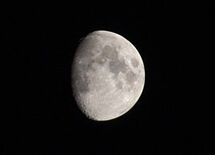 地球から月の裏側が見えない理由を答えなさい