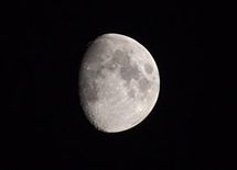 地球から月の裏側が見えない理由を答えなさい