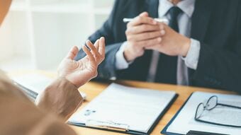 ｢コミュ力が高い人｣はサラッと使っている…｢たしかに｣でも｢なるほど｣でもない"最強の相槌フレーズ"