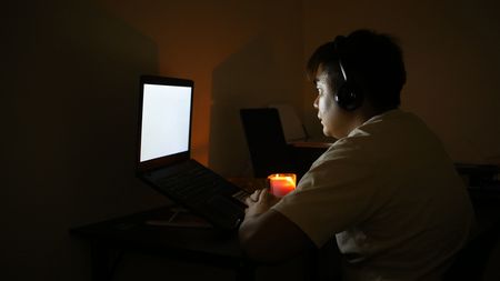 11日間眠らないと人間はどうなるのか…限界に挑戦した17歳の高校生が5日