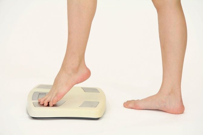 体重を測定します。