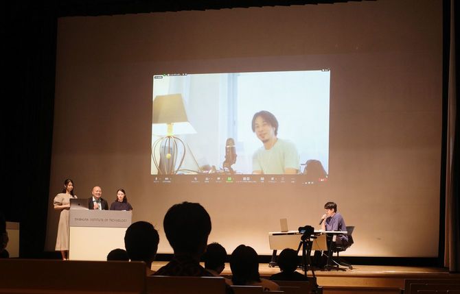 芝浦工業大学のイベントにオンラインで登壇したひろゆきさん。