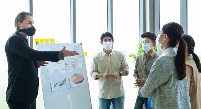 会議チャート紙ボード、covid-19保護コロナウイルスのためにマスク