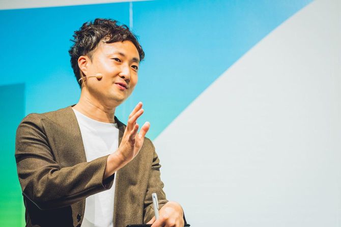 司会進行中の稲見氏