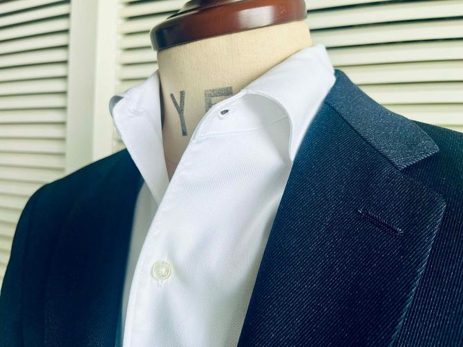 襟の自重に負けないワンピースカラーシャツ