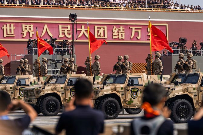 天安門広場で行われた軍事パレード