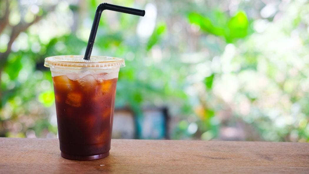 ｢曲がるストロー｣はなぜ生まれたのか…プラスチック廃止を唱えるエコ活動家が見落としていること 紙ストローでは生きられない人がいる