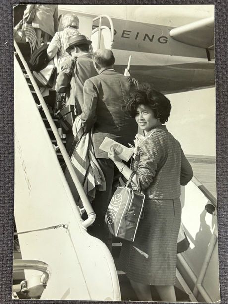 1962年、単身でスペインに発つ小松原さん。