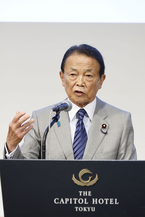 東京都内で開かれた会合であいさつする自民党の麻生副総裁＝2026年7月1日午後