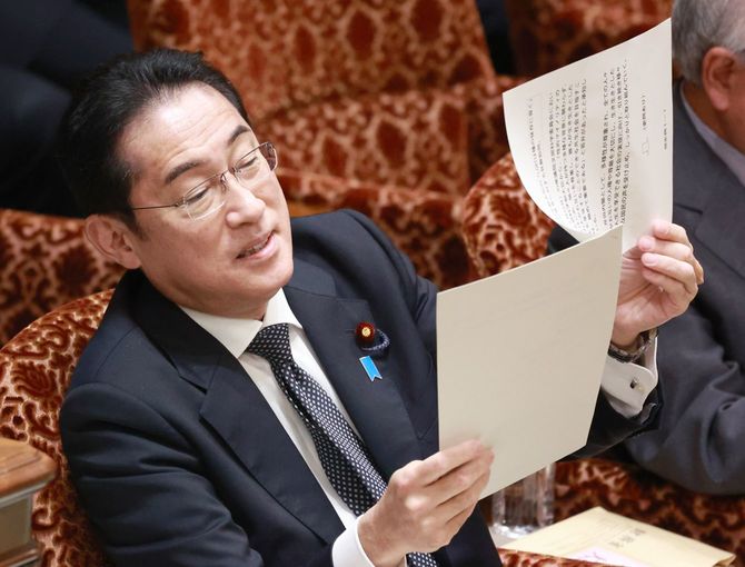 参院予算委員会に臨む岸田文雄首相=2023年3月23日、国会内