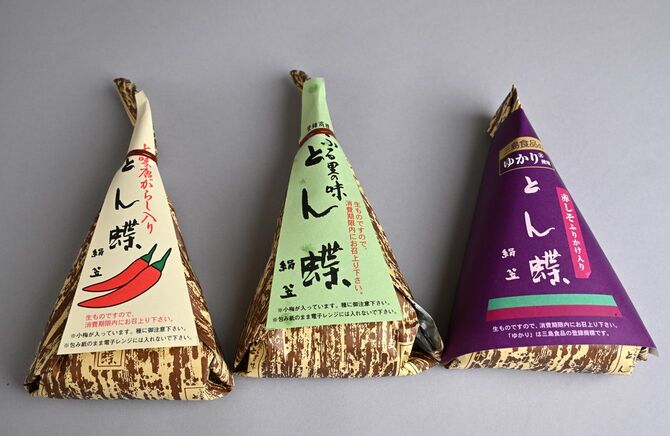 大阪・関西万博では、「とん蝶（白蒸し）」のほか、「七味とん蝶」や「ゆかりとん蝶」も販売した