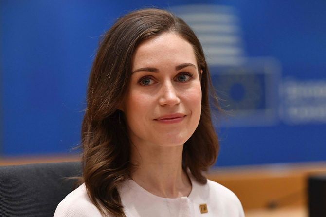 2022年5月31日、ブリュッセルにて、ウクライナ・防衛・エネルギーについて話し合うEU首脳臨時会議の開始を待つフィンランドのサンナ・マリン首相。