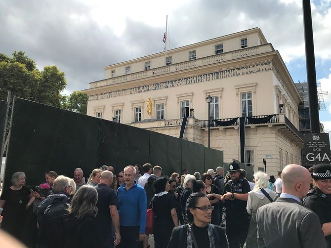 国葬の準備でロンドン中心部の道路はあちこちが封鎖に