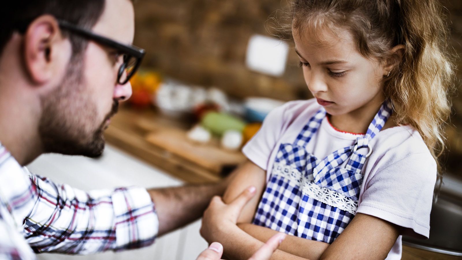 コロナ自粛の期間中は｢子どものワガママ｣を怒ってはいけない それは｢子どもの不安｣のサインだ