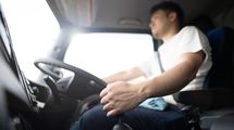 ｢10%の賃上げ｣は首相のハッタリだった…トラックドライバー1516人調査が暴く｢働き方改革｣の不都合なデータ