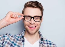 "アライグマのように"メガネを洗う男はモテる