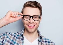 "アライグマのように"メガネを洗う男はモテる