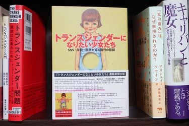 書店には放火予告まであった…一度は発売中止になった