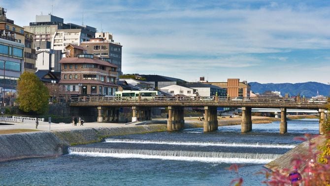 鴨川にかかる三条大橋