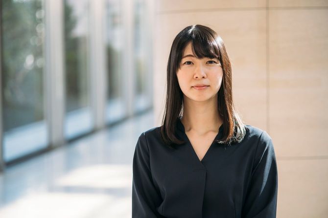 作家・高瀬隼子さん。