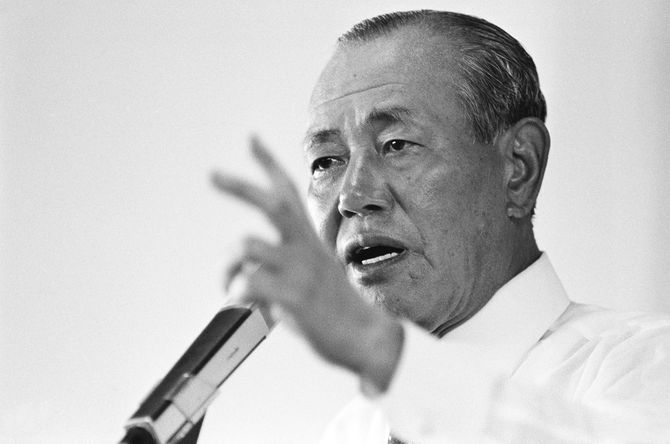七日会青年部研修会で講演する田中角栄元首相(1984年9月10日、静岡・函南町の富士箱根ランド)