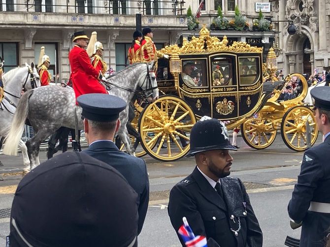 ウェストミンスター寺院に向かう馬車