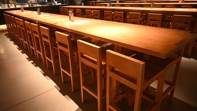 ロングテーブル席のアップ