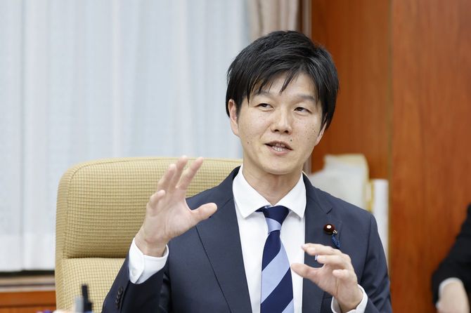 鈴木憲和農相、2025年10月23日撮影、農水省