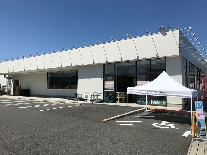 滋賀県・栗東の倉庫で店を始めたときの様子。まだ名前すらなく、看板も掲げていなかった。