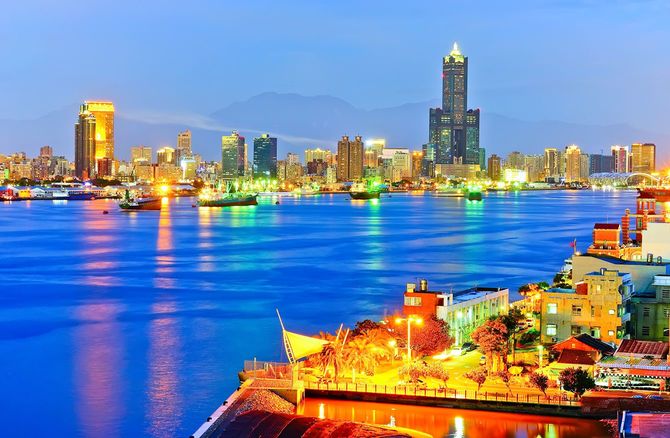 台湾の夜の高雄港