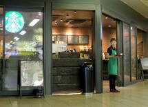 スタバが"座席ゼロ店"を駅ナカに出す理由