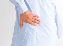 腰痛を治したければ「背もたれ」は使うな