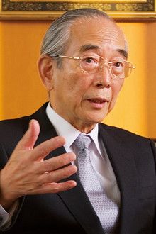 <strong>出光興産会長 天坊昭彦</strong>●1939年、東京都生まれ。64年、東大経済学部卒。91年、取締役、98年、常務取締役に就任。経理・海外・需給を担当。2000年、専務取締役。02年、創業家以外から25年ぶりに社長に就任。06年、東証1部上場。08年5月から石油連盟会長を務める。