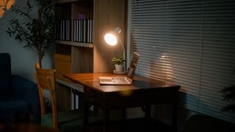 ｢どうやって生きていけばいい？｣深夜に不安で涙を流す性別違和のわが子に小児科医が"あえて軽く"かけた言葉