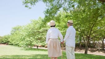 ｢40歳結婚→出産｣の共働き夫婦を襲うリスク