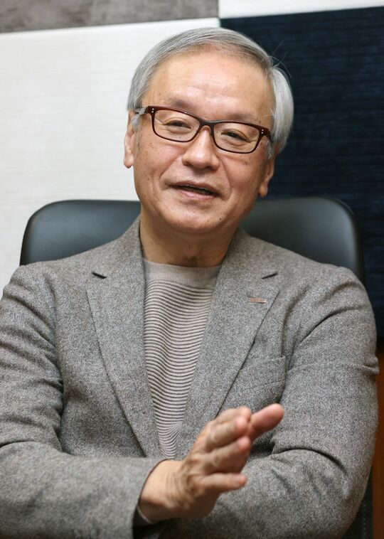 インタビューに答える鳥貴族ホールディングス(HD)の大倉忠司社長