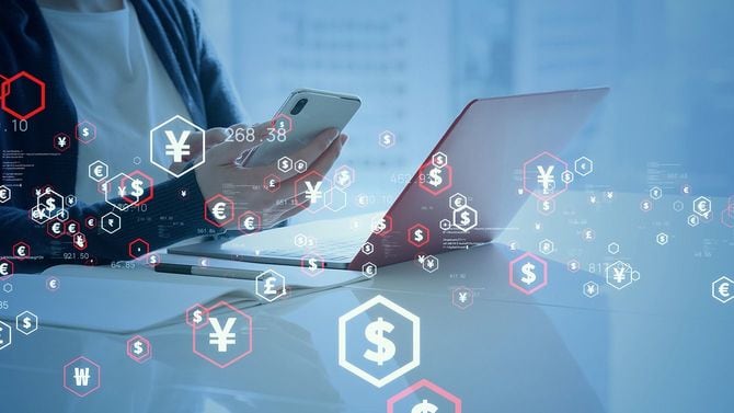 お金の計算をする人