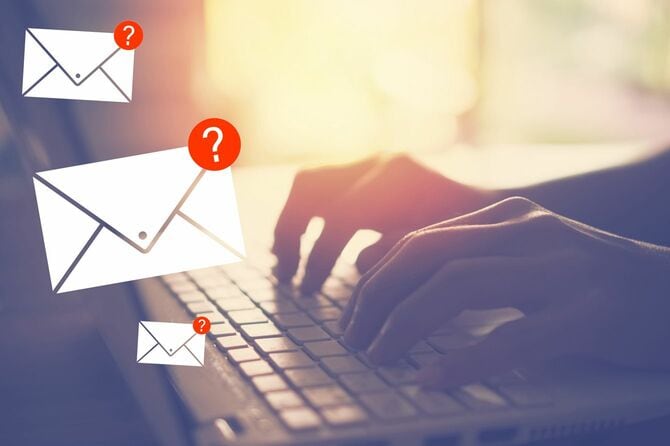 赤い疑問符メール