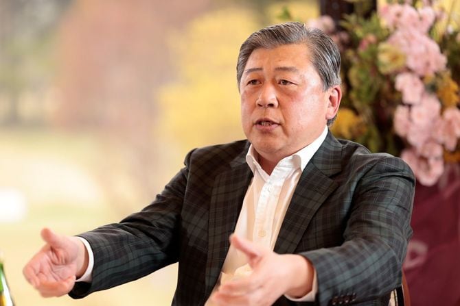 インタビューに答える太平洋クラブの韓俊社長