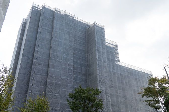 大規模修繕工事中の集合住宅