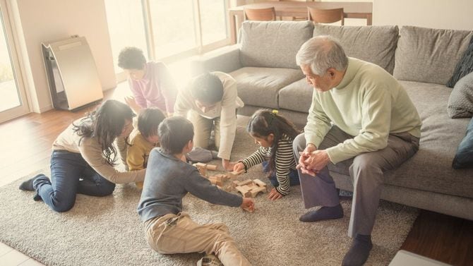 リビングで家族団らん