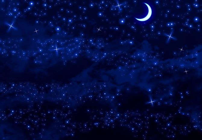 月と星が輝く夜空