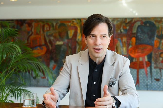 「僕は本業が楽しいからインデックス投資のほうが向いている」とパックンさん。