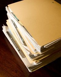 取引企業ごとにつくられる顧客情報ファイルは、融資獲得からその後の取引拡大までの情報が歴代の担当者に引きつがれる。「新規獲得ということは、その最初のページに自分が書き込めるということ。その喜びは格別なものです」と鈴木さん。