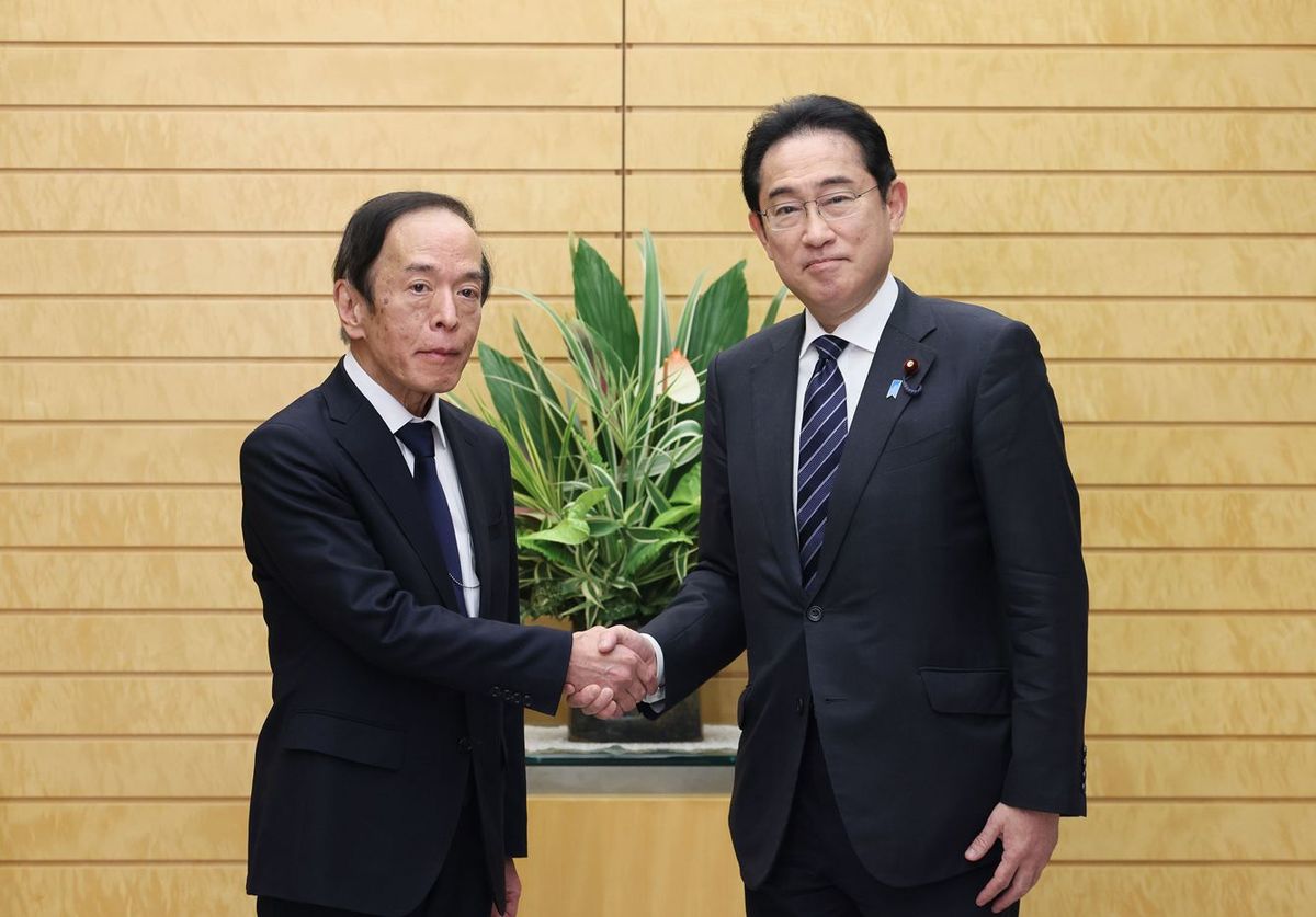 令和5年4月10日、岸田総理は、総理大臣官邸で日本銀行の植田和男総裁と就任に当たって会談を行いました